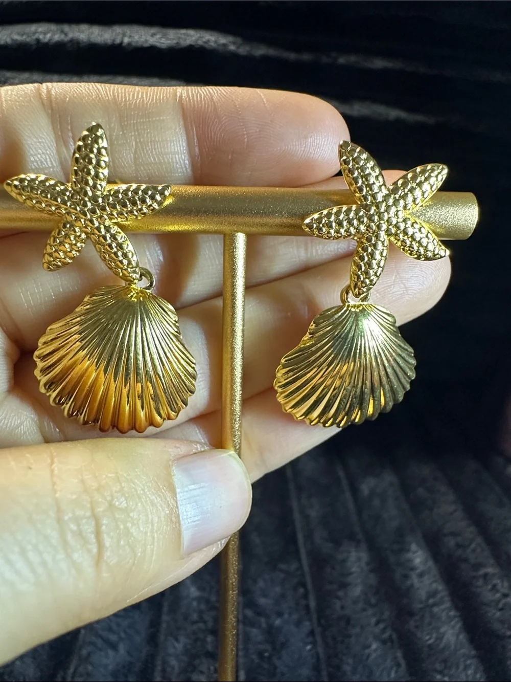 Kenneth Jay Lane Gold Starfish and Shell Drop Earrings - Picture 5 of 5